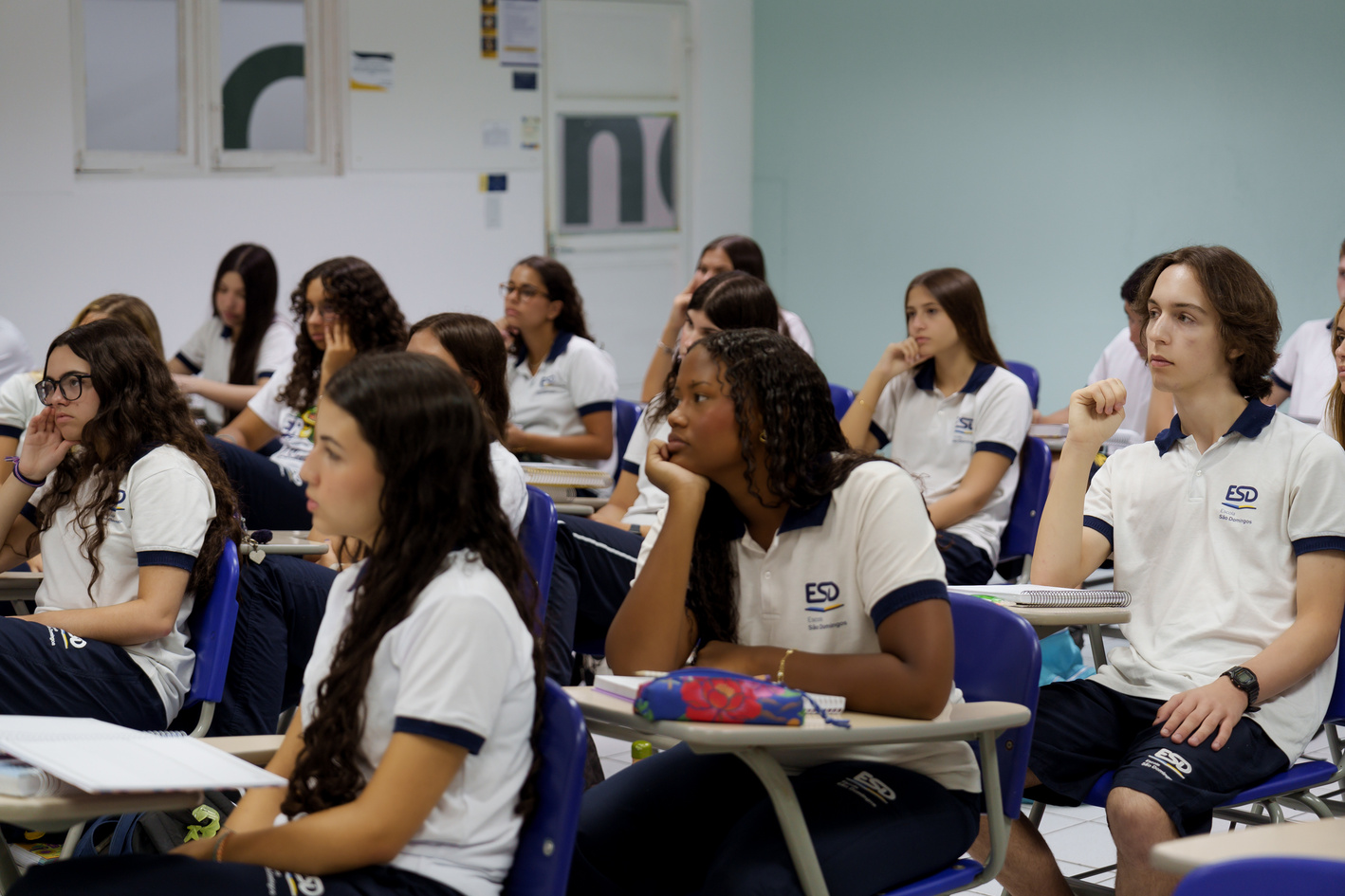 Estudantes do Ensino Médio em atividade acadêmica