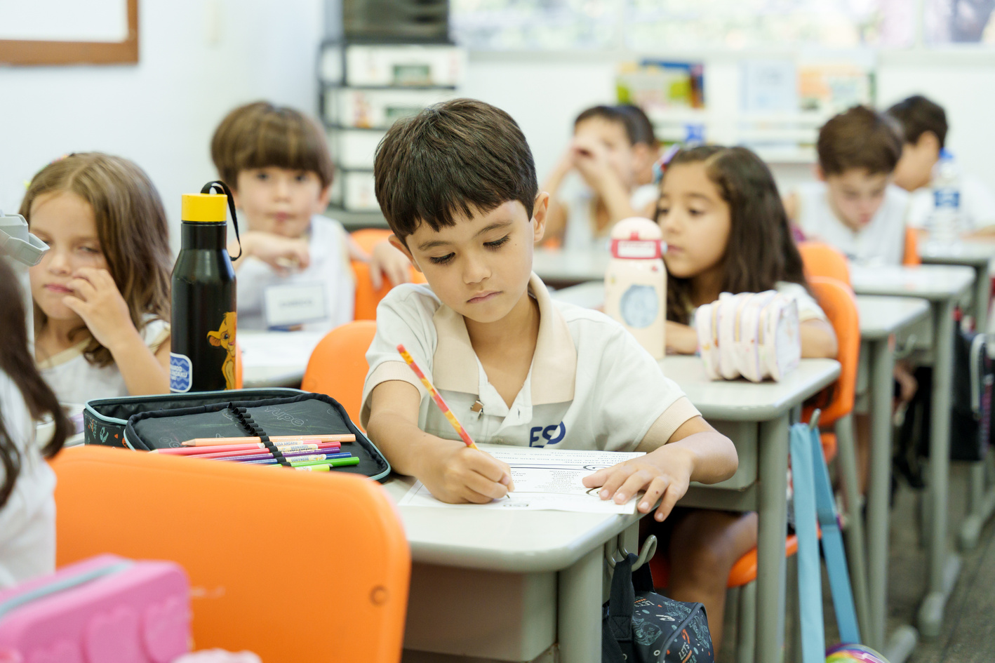 Aluno do Ensino Fundamental I em sala de aula